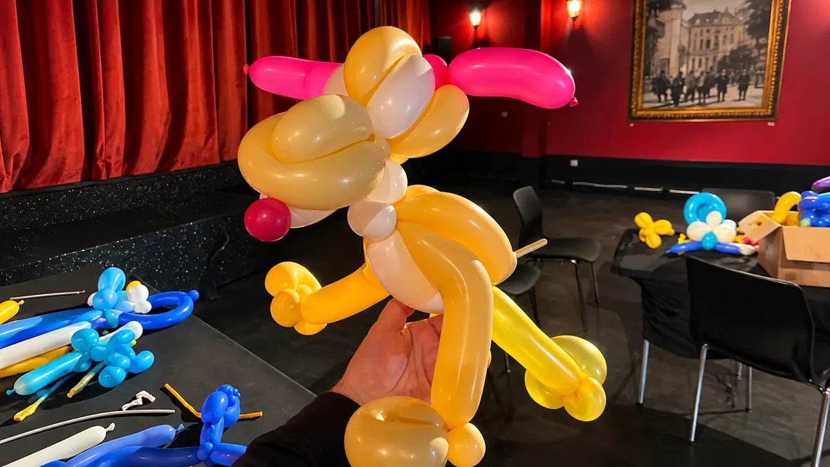 Couverture — Stage sculpture sur ballons - balloon design